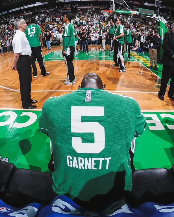 ky体育官网波士顿凯尔特人训练开放日，今晨队长鼓劲引欢呼，欧篮联在即，医务组通报恢复的简单介绍