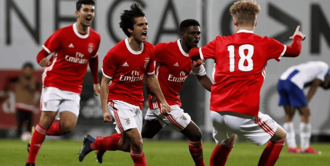 ky体育投注关于阿贾克斯窗口期远射贴柱德布劳内与70激战巴塞罗那分钟，西汉姆围绕葡超造点机会瞬间刷屏的信息